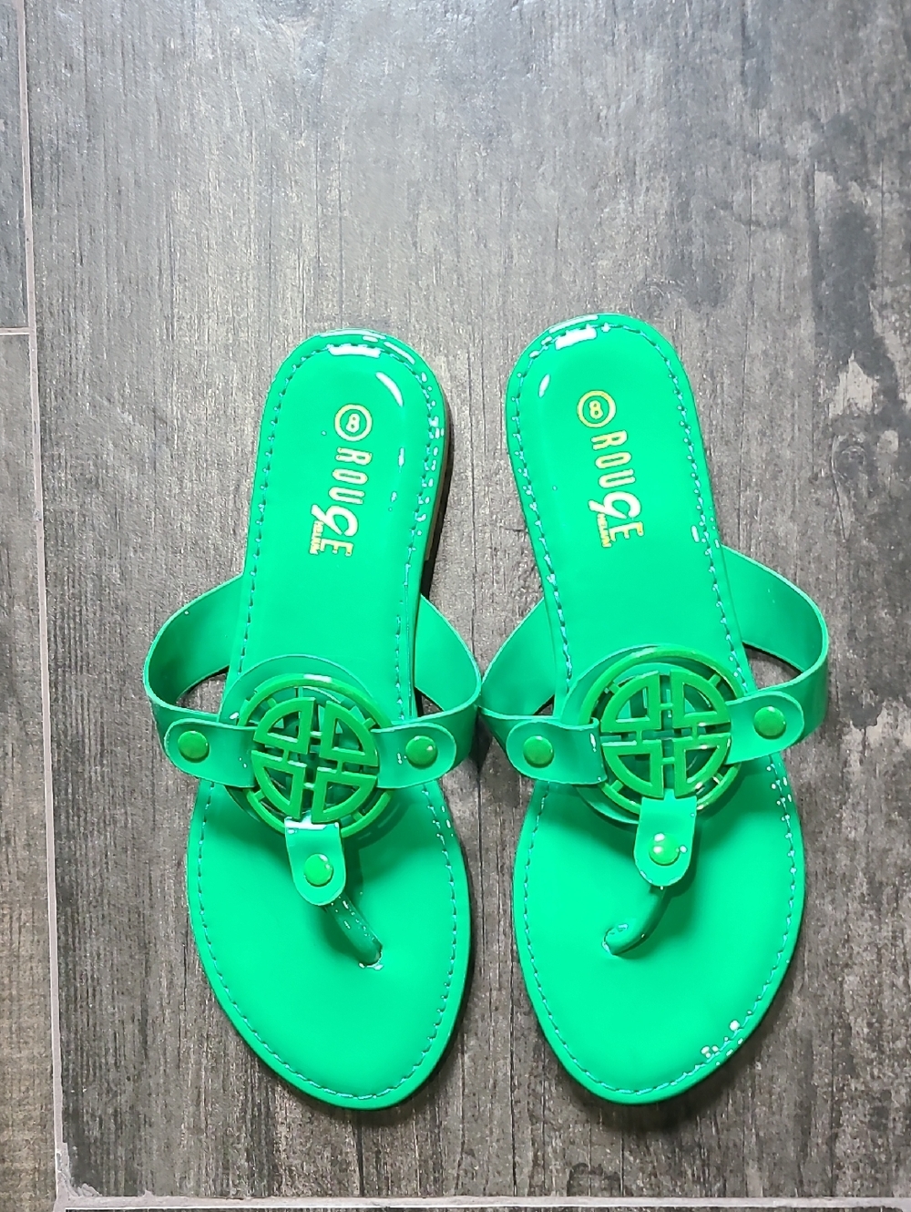 Rouge! Bright Emerald Green Decorative Thong Sandals
